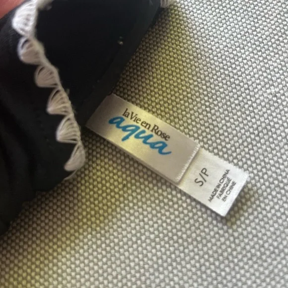 Bikini - Picture 2 of 3